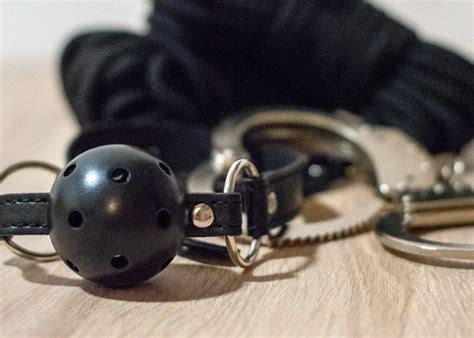 deutsche bdsm geschichten|DIE HOLZSCHACHTEL ღ Kostenlose BDSM Geschichte!